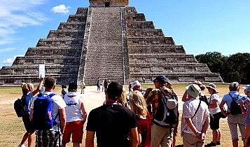 Tour guide in Chichen-Itza